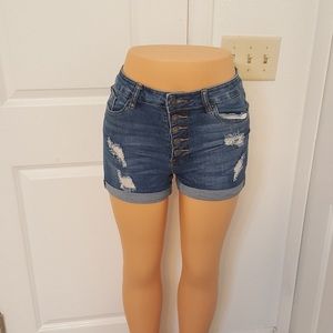 WOMEN'S SHORTS SIZE 2 GOOD CONDITION  CHECK THE PICTURES.